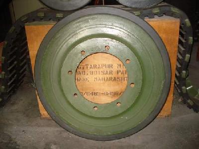 Wheels for war tanks